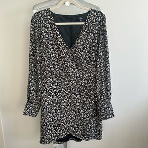 long sleeve dress floral print, size large, excellent condition